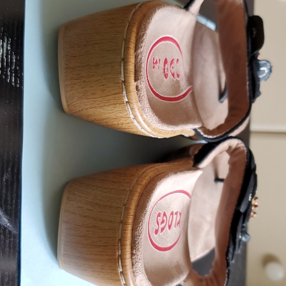 Klogs Sandles - Picture 13 of 15